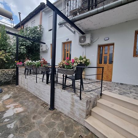 Bed and Breakfast Tony'S Terrace à Gjirokastër Extérieur photo