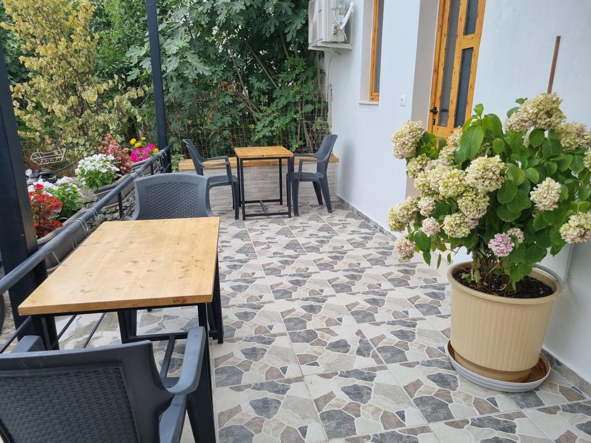 Bed and Breakfast Tony'S Terrace à Gjirokastër Extérieur photo