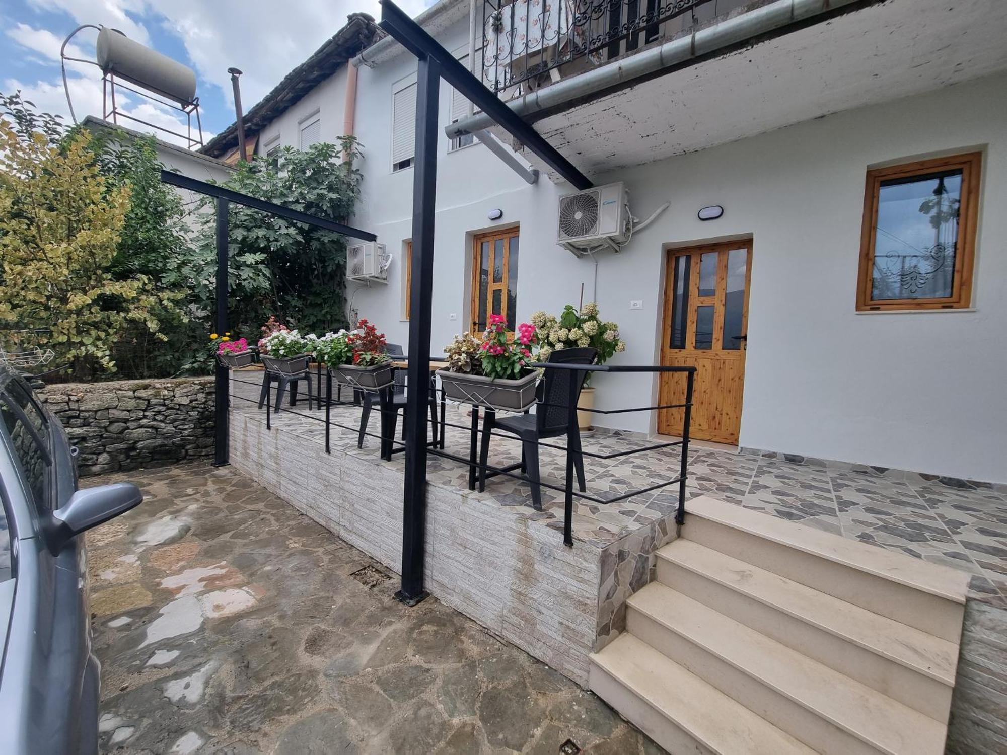 Bed and Breakfast Tony'S Terrace à Gjirokastër Extérieur photo