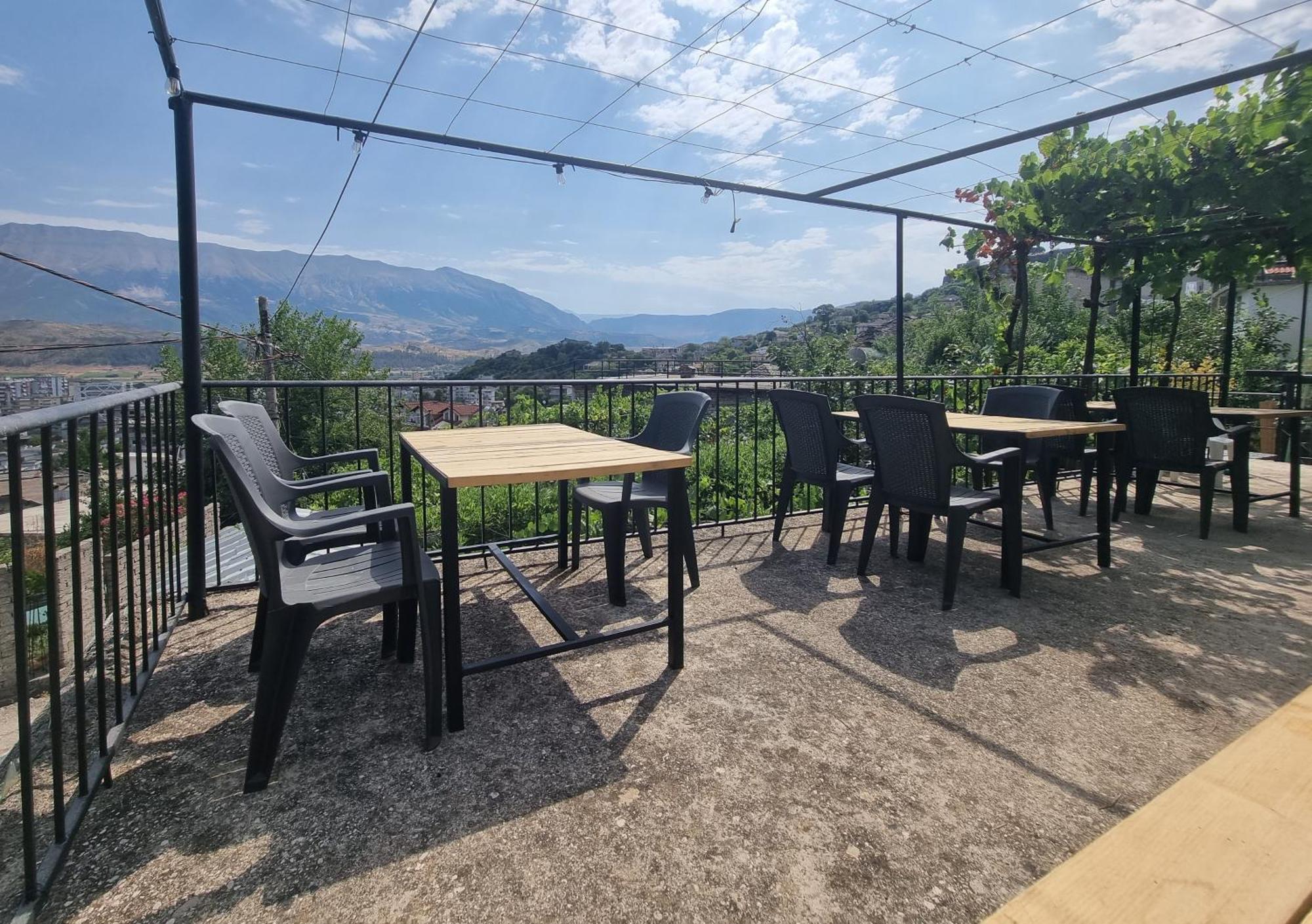 Bed and Breakfast Tony'S Terrace à Gjirokastër Extérieur photo